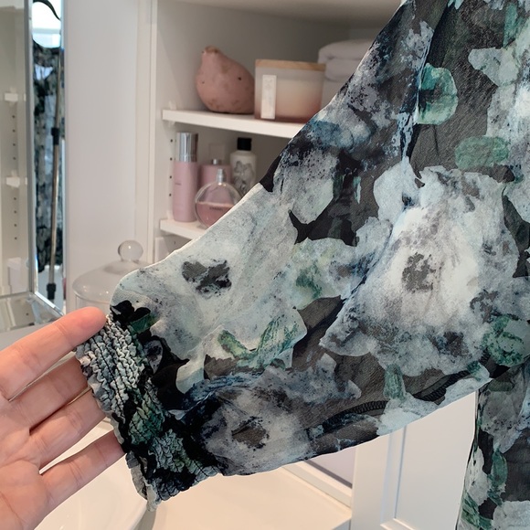 Kensie pretty blouse - Picture 5 of 8